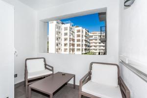 Część wypoczynkowa w obiekcie by RIVA - Cozy, Contemporary Studio in Puerto Banus Gardens