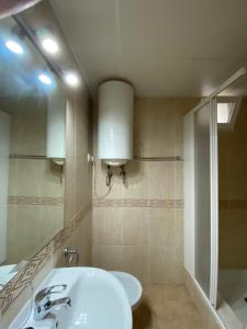 Vonios kambarys apgyvendinimo įstaigoje Costa Azahar 1 dormirio