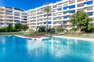 The swimming pool at or close to by RIVA - Chic, Contemporary Studio in Puerto Banus Gardens Még 6 kép
