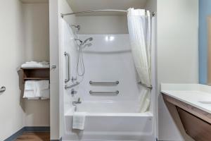 Koupelna v ubytování WoodSpring Suites Austin Georgetown