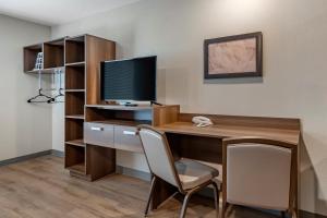 TV a/nebo společenská místnost v ubytování WoodSpring Suites Austin Georgetown