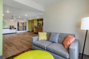 a living room with a couch and a kitchen at WoodSpring Suites Austin Georgetown in Georgetown