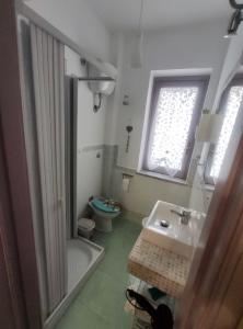 Bathroom sa Appartamento Affaccio sul mare, Baia di Copanello