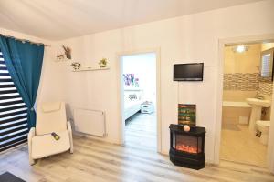 a living room with a fireplace and a television at Good Vibes Apartament in Braşov