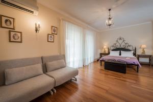Posteľ alebo postele v izbe v ubytovaní Eleni's Family Villa