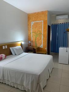 Un pat sau paturi într-o cameră la Nioja Hotel