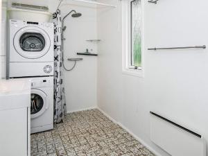 a laundry room with a washer and dryer at Holiday Home Kraghøjvej in Kolind