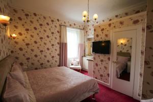 TV a/nebo společenská místnost v ubytování Dunallan Guest House