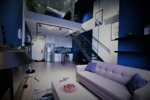 MLH Designer Duplex Suite @ EkoCheras的休息区