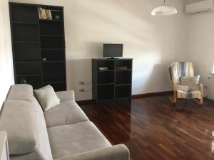 a living room with a couch and a tv at Via Tasso 25 in Cagliari