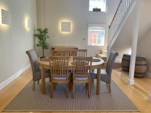 a dining room with a table and chairs at Brewery Cottage in Abingdon