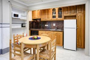 Kuchyň nebo kuchyňský kout v ubytování Hotel Rosa