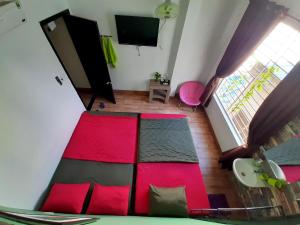 Homestay Xì Trum的电视和/或娱乐中心