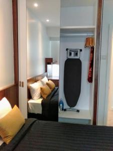 Postel nebo postele na pokoji v ubytování UTM Hotel & Residence