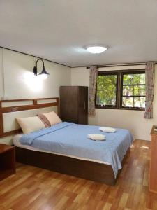 Postel nebo postele na pokoji v ubytování Baan Pak Rim Kuaen Resort
