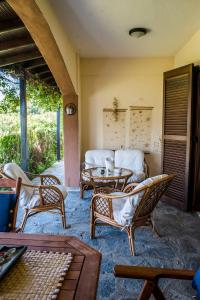 A seating area at Eirinis House