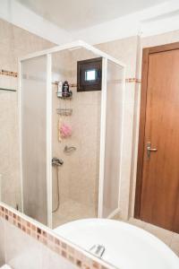 Koupelna v ubytování Eirinis House + 37 fotografií