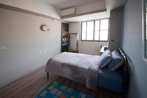 Ένα ή περισσότερα κρεβάτια σε δωμάτιο στο Ken's Joy Inn