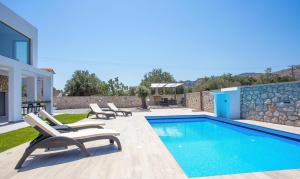 The swimming pool at or close to Kastalys Villa
