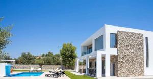 The swimming pool at or close to Kastalys Villa