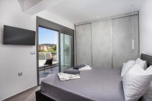 A television and/or entertainment centre at Kastalys Villa