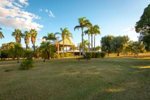 Gallery image of Albert Park Motor Inn-KING BEDS-POOL-SHADED PARKING in Longreach