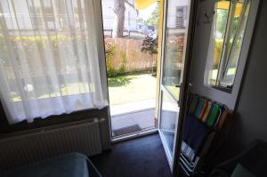 a room with a sliding glass door leading to a yard at Pensjonat Magnolie in Pobierowo