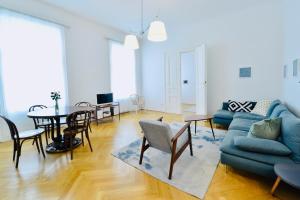 a living room with a blue couch and a table at Apartment Wien in Vienna