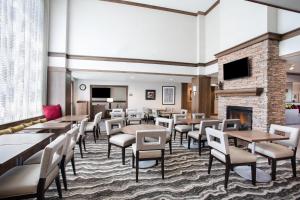 Restoran atau tempat makan lain di Staybridge Suites Denver International Airport, an IHG Hotel