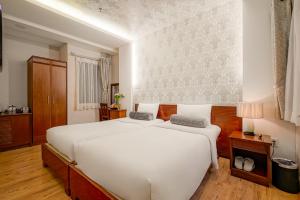 Postel nebo postele na pokoji v ubytování Ace Hotel Ben Thanh