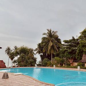 Bazén v ubytování Koh Mook Resort nebo v jeho okolí