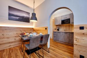 A kitchen or kitchenette at Gästehaus Buchenhof