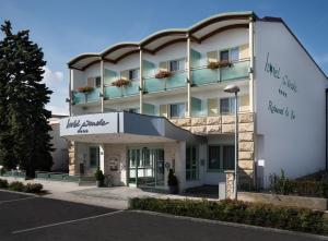 Hoone, kus hotell asub