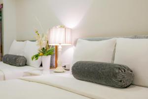 Postel nebo postele na pokoji v ubytování Ace Hotel Ben Thanh