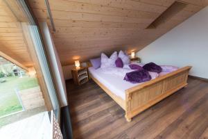 Tempat tidur dalam kamar di Ferienwohnung Raffelsbach