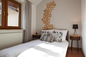 Posteľ alebo postele v izbe v ubytovaní Aba Apartamenty