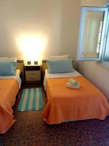 Postel nebo postele na pokoji v ubytování Apartments Galeb