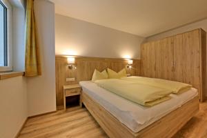 Un pat sau paturi într-o cameră la Apartment Jäger