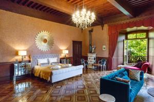 Ένα ή περισσότερα κρεβάτια σε δωμάτιο στο Antique apartment in the XV century Castle