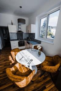 Kuchnia lub aneks kuchenny w obiekcie Design-Appartement Steyr