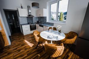 Kuchnia lub aneks kuchenny w obiekcie Design-Appartement Steyr