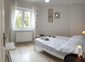 Tempat tidur dalam kamar di Niebieskie Migdały