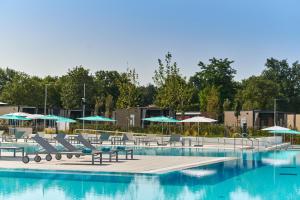 Bazén v ubytování Camping Park Umag Mobile Homes nebo v jeho okolí