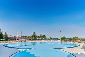 Bazén v ubytování Camping Park Umag Mobile Homes nebo v jeho okolí