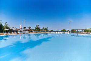 Bazén v ubytování Camping Park Umag Mobile Homes nebo v jeho okolí