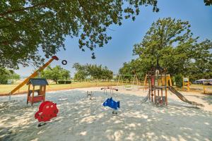 Herní místnost nebo prostor pro děti v ubytování Camping Park Umag Mobile Homes