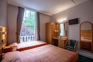 Säng eller sängar i ett rum på The Nayland Hotel