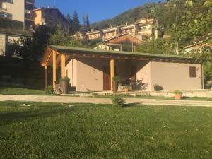 a building with a grassy yard with buildings in the background at Villacolle Visso in Visso