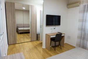 Llit o llits en una habitació de The Shell Guest House