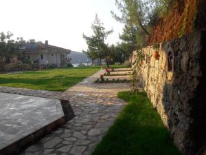 Taman di luar PEMBE KÖŞK APART OTEL